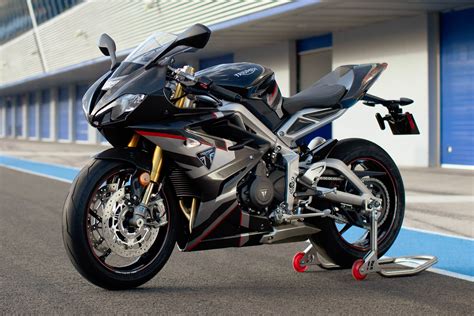 triumph daytona moto2 765.